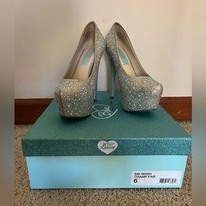 WEDDING/PROM SHOES. Betsey Johnson Champagne Sb-wish Champ Fab Pumps!